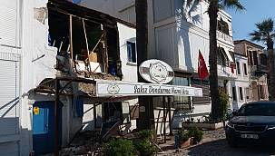 Foça'da Deprem Panik Yarattı 5 Bina Hasar Aldı 