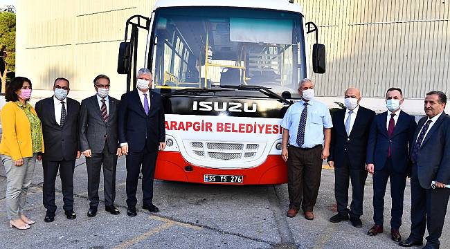 İzmir Büyükşehir Belediyesi 9 ilçeye otobüs hibe etti  