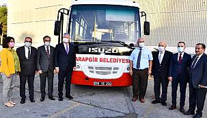 İzmir Büyükşehir Belediyesi 9 ilçeye otobüs hibe etti  