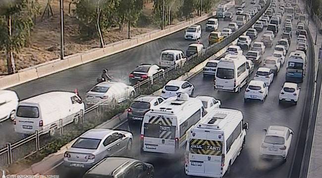 İzmir'de trafiğe kayıtlı araç sayısı 1 milyon 634 bin 158 oldu 