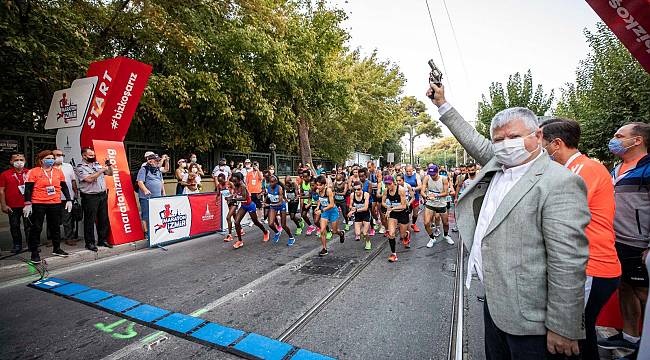 Maraton İzmir koşuldu 