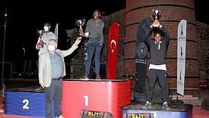 Maratonİzmir'de kupalar dağıtıldı 