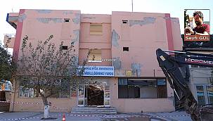 Bağarası eski belediye binası yıkıldı 