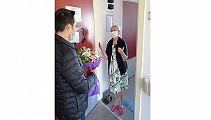 Başkan Soyer'den Öğretmenler Günü çiçeği 