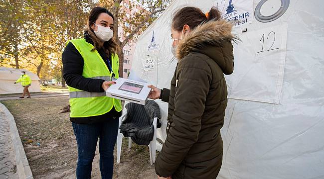 Büyükşehir'den depremzede çocuklara tablet desteği 