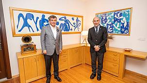 Davutoğlu'ndan Soyer'e geçmiş olsun ziyareti 