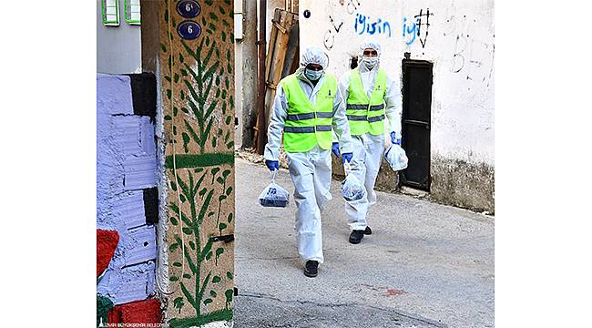 Evinde Covid tedavisi görenlere Büyükşehir'den yemek 