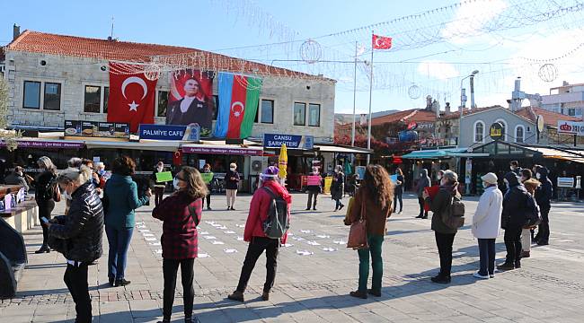 Foçalı Kadınlar Kadın Dayanışma Günü İçin Alana Çıktılar 