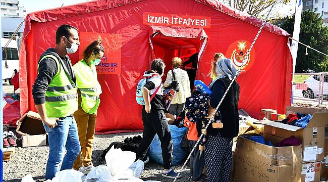 Parklardaki çadırlar Bayraklı'daki alana taşınıyor 