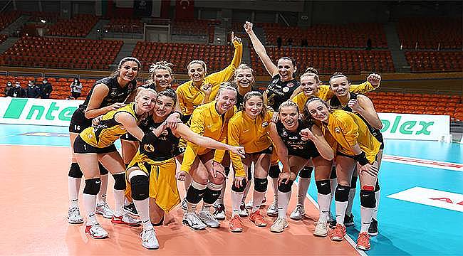 VakıfBank, Bulgaristan'dan üçte üçle dönüyor 