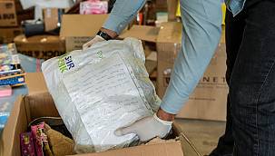 Yardım kolilerinden kalpleri ısıtan mesajlar çıkıyor  