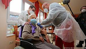 Almanya'da ilk koronavirüs aşısı 101 yaşındaki kadına yapıldı