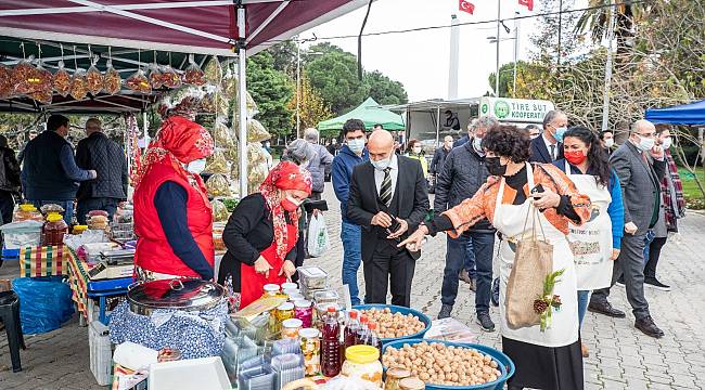 Başkan Soyer yılbaşı alışverişini Kültürpark Üretici Pazarı'nda yaptı 