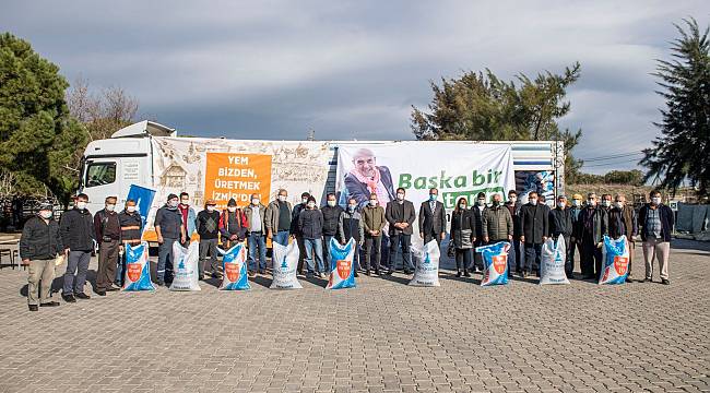 Büyükşehir'den Aliağalı üreticilere de yem desteği