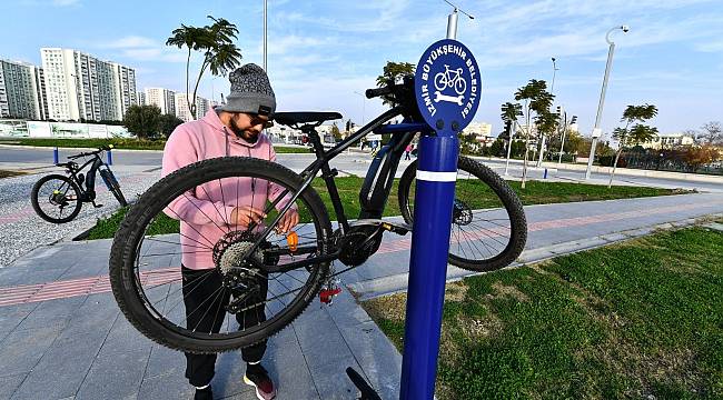 İzmir'de bisikletler için ücretsiz tamir istasyonları kuruldu 