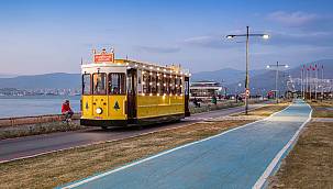 Nostaljik tramvay Çiğdem yeni yıl için süslendi