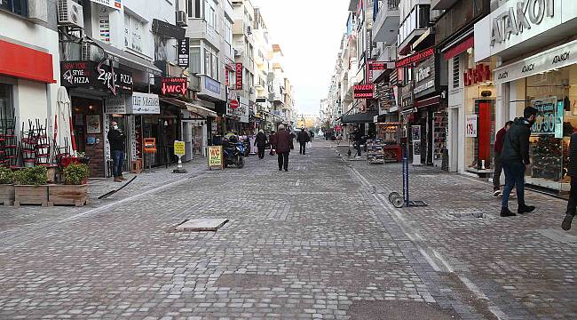 Başkan Tugay Banka Sokağı esnafı ile bir araya geldi  