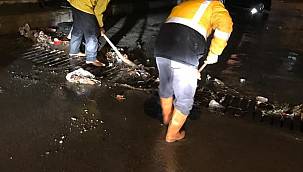 Buca Belediyesi geceden sabaha sağanağa karşı seferber oldu 