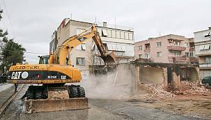Buca'nın metruk binalarında yıkımlar başladı  