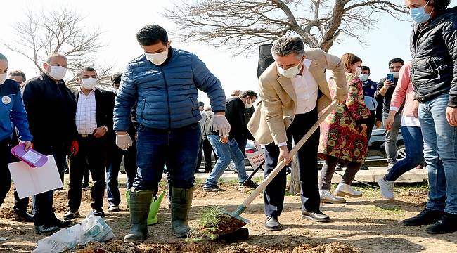 Başkan Sandal, çocuklar ve sporcularla fidan dikti