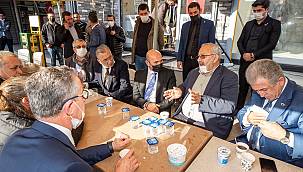 Başkan Soyer'den şehit ailesine taziye ziyareti 