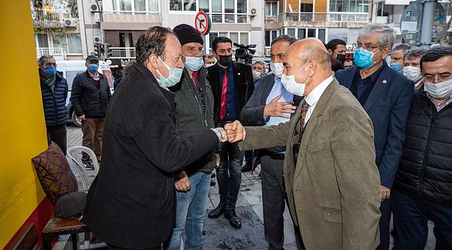 Başkan Soyer selden zarar gören aileleri ve esnafı ziyaret etti