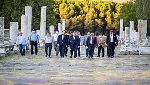 Büyükşehir'den Bergama'da Zeus Sunağı toplantısı