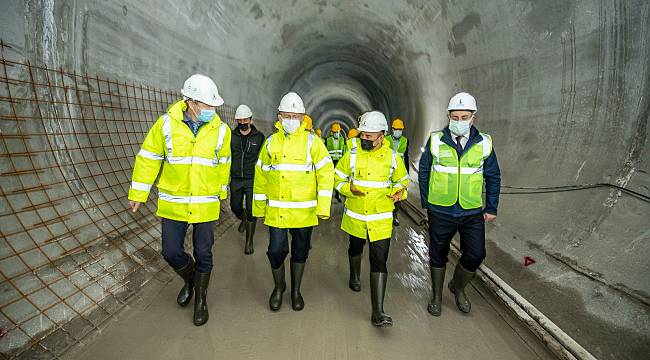 CHP Lideri Kılıçdaroğlu Narlıdere metro hattında yapım çalışmalarını inceledi 