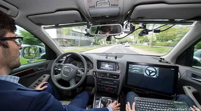 Almanya sürücüsüz araçları trafiğe çıkarmaya hazırlanıyor