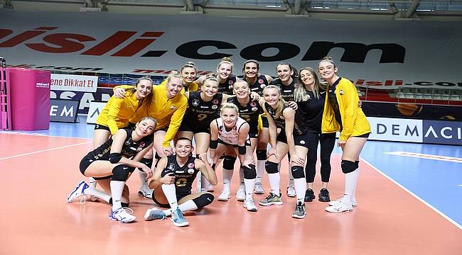 VakıfBank derbi zaferiyle liderliği garantiledi   