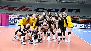VakıfBank derbi zaferiyle liderliği garantiledi