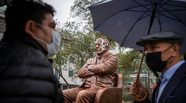 Başkan Soyer, Bekir Coşkun Heykeli'ne saldırıyı kınadı 