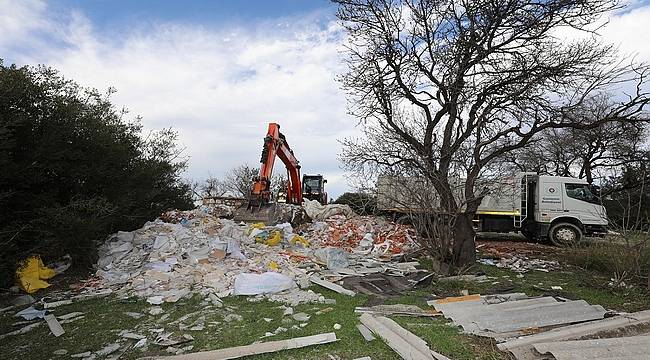 Doğa katilleriyle mücadele: İki günde 40 kamyon, toplamda 480 ton moloz toplandı 