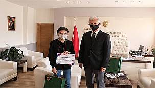 Foça'da kitap kurtlarına ödül!