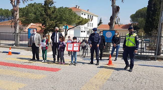 Foça'da öncelik yayanın "Yayalar Kırmızı Çizgimiz"