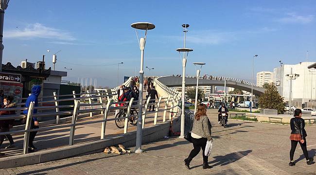 Konak'taki yaya üst geçidi yenileniyor 