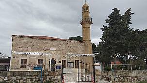 Umur Bey istiyor, Bizans İmparatoru 3. Andronikos yapıyor