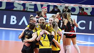 VakıfBank, yarı final serisinde 1-0 öne geçti