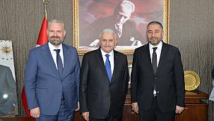 Binali Yıldırım Menemen Belediyesi'ni ziyaret etti