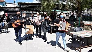 Dikili Belediyesi'nden Müzisyenlere Destek