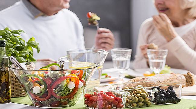 Sahurda maydanoz ve dereotu ağız kokusunu önlüyor, tok tutuyor… 