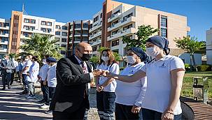 Başkan Soyer belediye çalışanlarıyla bayramlaştı: "Umudu yeşertmek mecburiyetindeyiz"