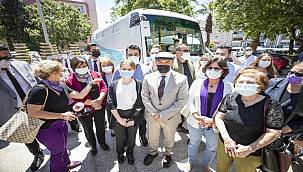 Başkan Soyer, erkek şiddetine uğrayan Çetinkaya'nın davasına katıldı 