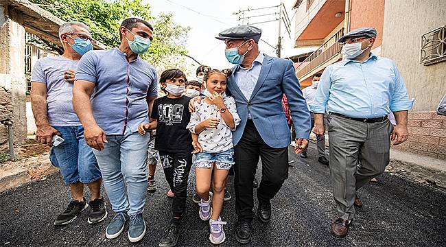 İzmir Büyükşehir Belediyesi'nden kapanma günlerinde asfalt atağı