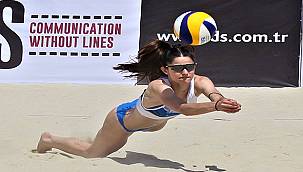 İzmir'de plaj voleybolu heyecanı başladı 