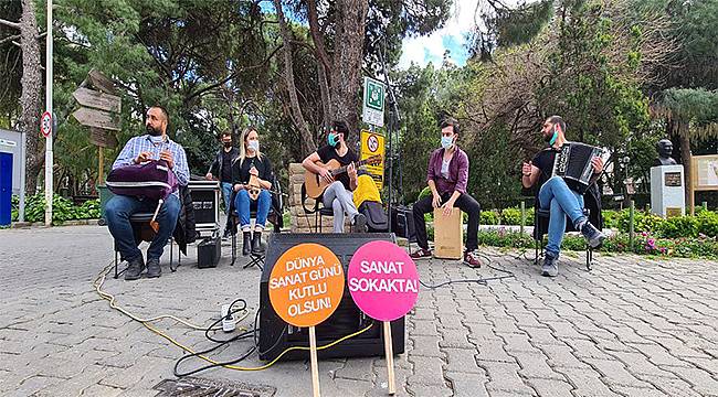 İzmir sanatçılarıyla el ele 