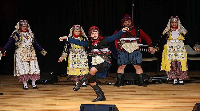 Karşıyaka'nın renkleri bir arayı geldi: "11 dernek dayanışma için buluştu"