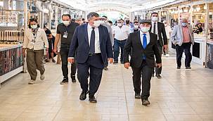 Başkan Soyer'den Çeşme esnafına moral ziyareti