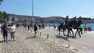 Foça'da atlı polisler göreve başladı