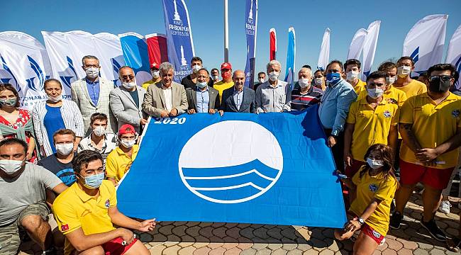 Foça Kumburnu ile Yeni Foça Halk Plajı'na MAVİ BAYRAK 